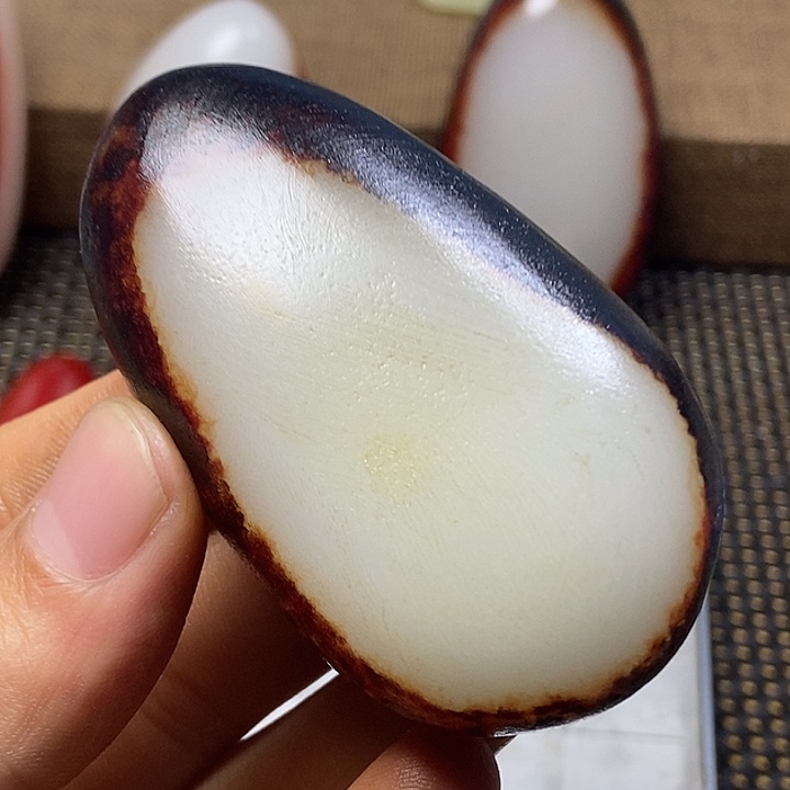 和田玉未镶嵌把件