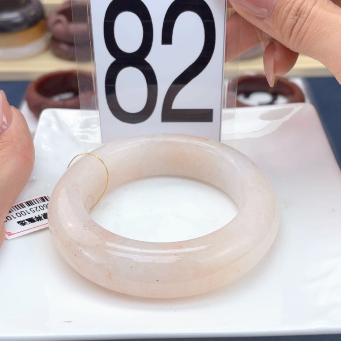 【闪购商品】石英质玉手镯未镶嵌