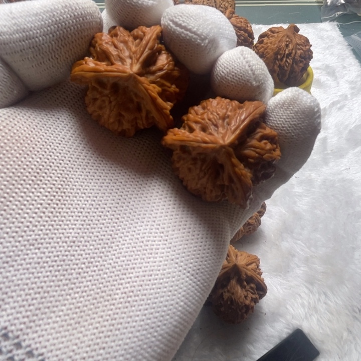 把件桃核盘山三棱