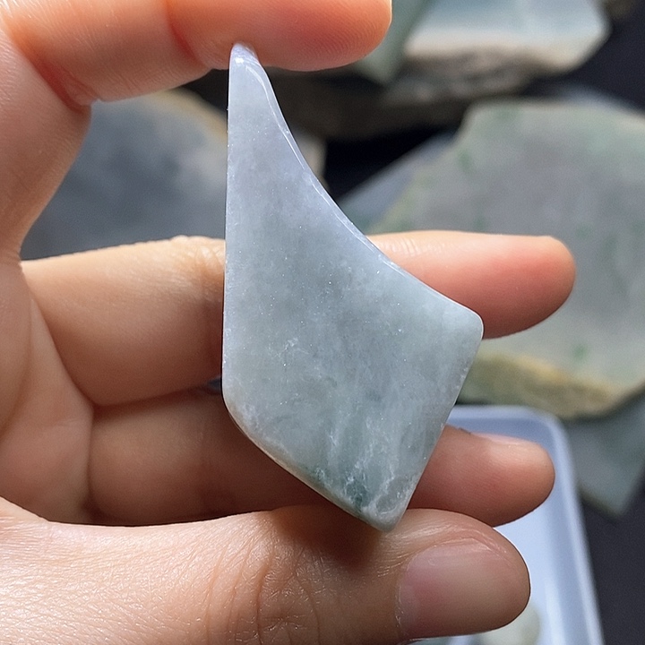 翡翠颈饰未镶嵌料子