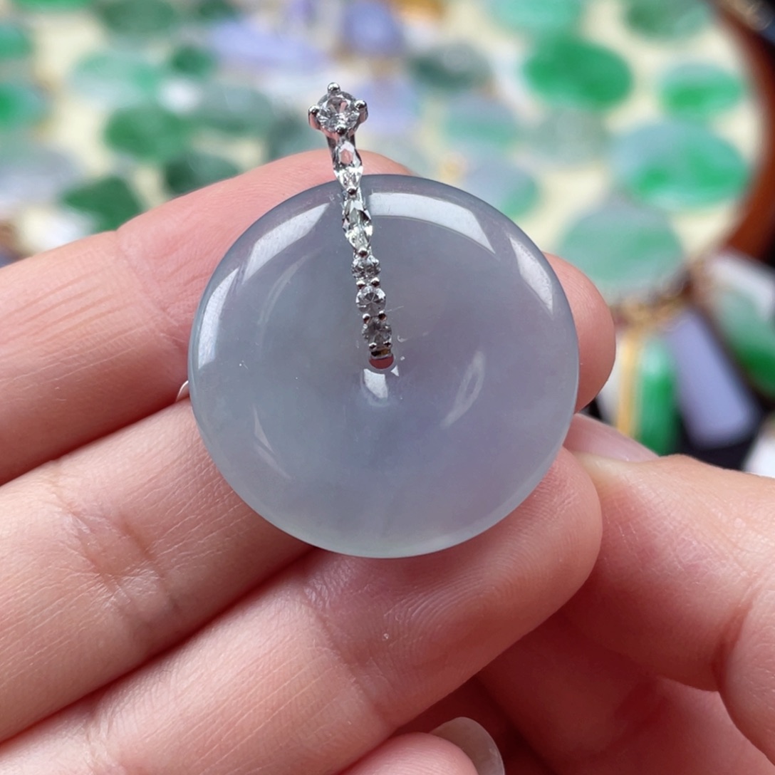 颈饰18K金镶嵌翡翠平安扣