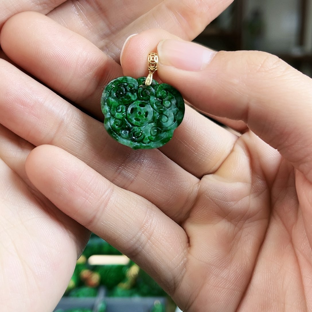 翡翠颈饰18K金镶嵌吊坠