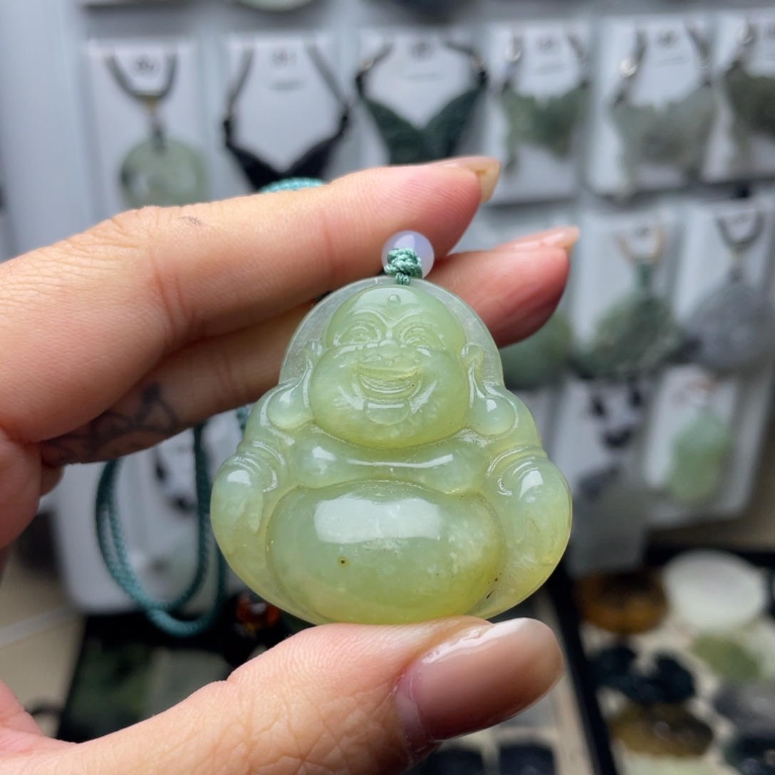 岫玉未镶嵌颈饰大肚佛