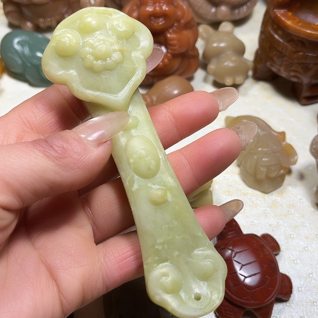 白玉菩提吊坠白玉菩提吊坠