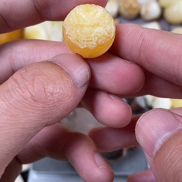 琥珀裸石未镶嵌我