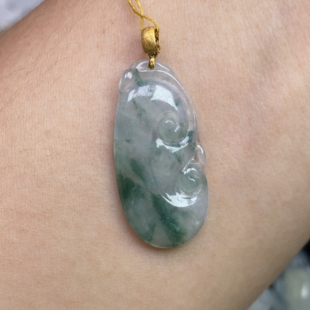 翡翠18K金镶嵌颈饰如意