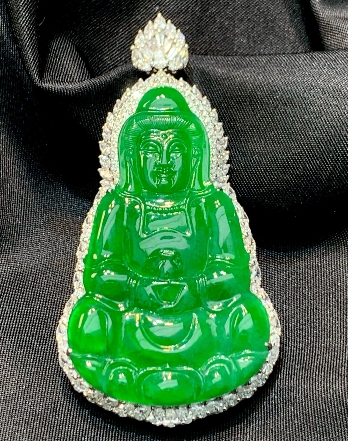 时尚大气上档次18k豪华镶嵌纯天然缅甸翡翠A货阳绿观音吊坠满色