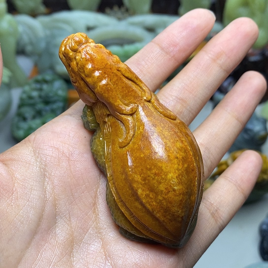 和田玉未镶嵌颈饰正**：