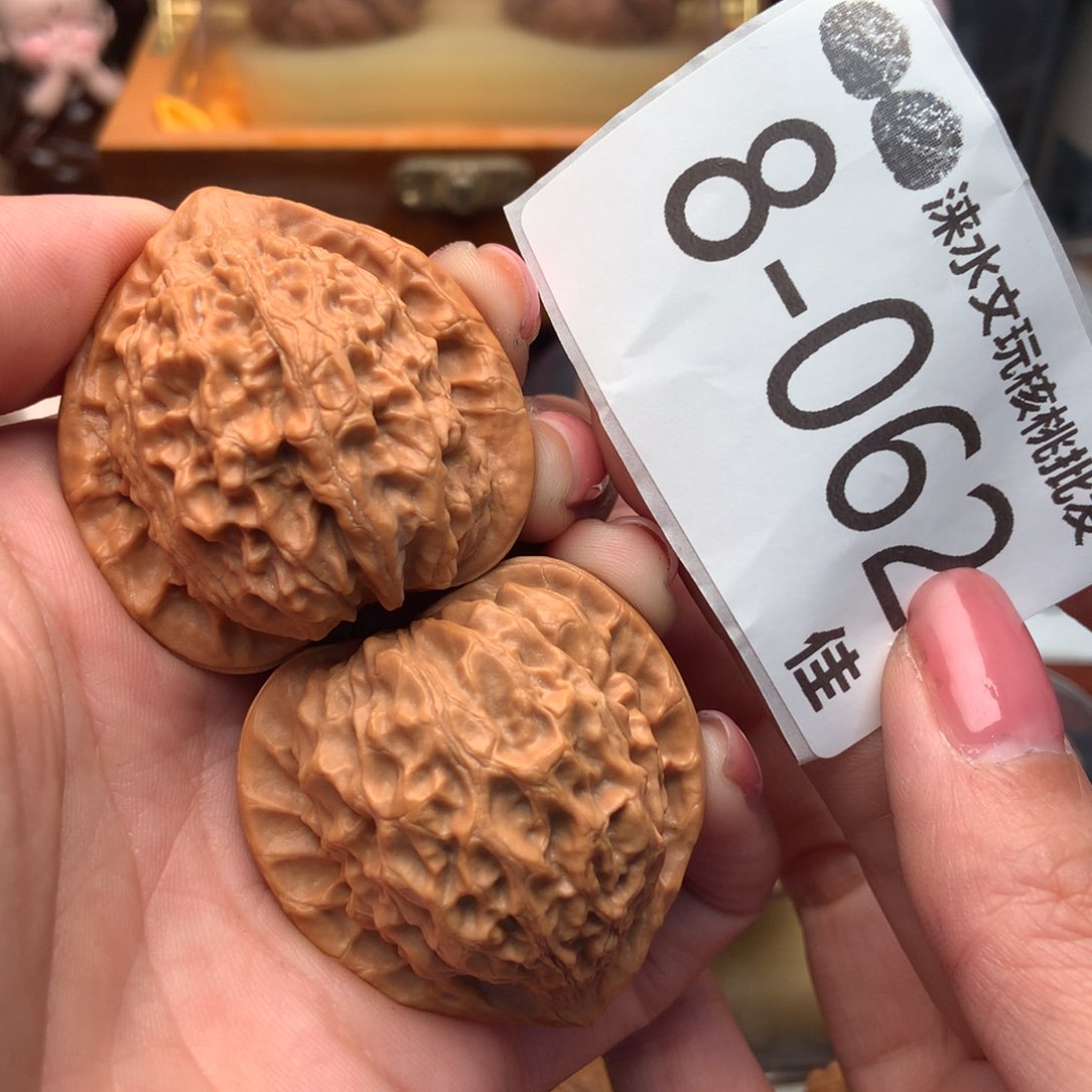 文玩核桃把件40金牛