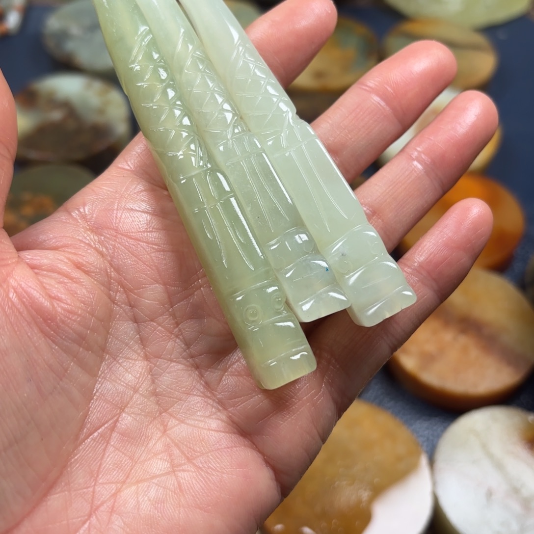 黎***斗蛇纹石玉未镶嵌珠宝半成品