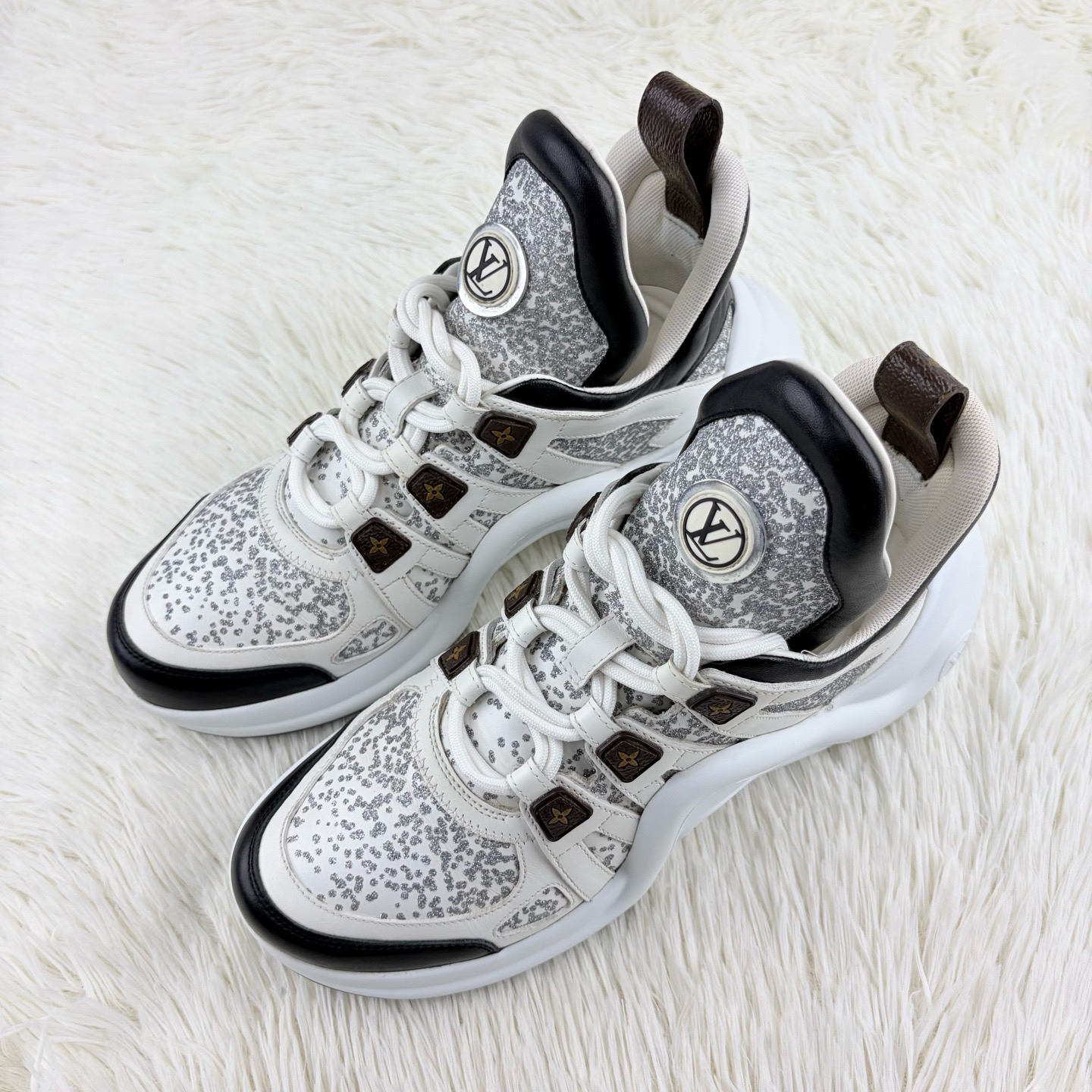 95新 LouisVuitton/路易威登 黑白水钻系带厚底拱桥老爹鞋39码 咩