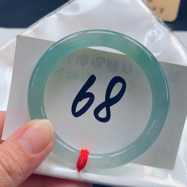 翡翠手镯未镶嵌冰