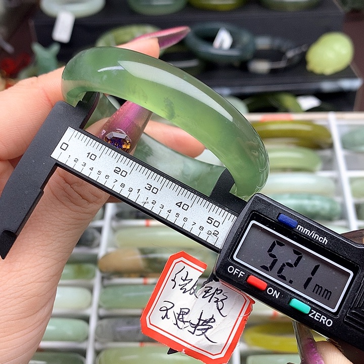 蛇纹石玉手镯未镶嵌999