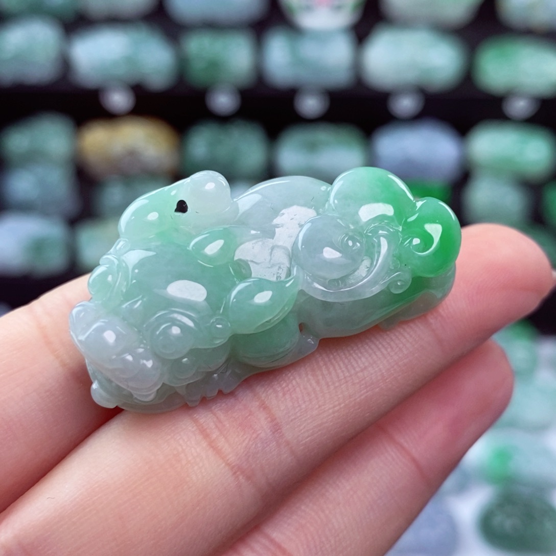 翡翠颈饰未镶嵌天然