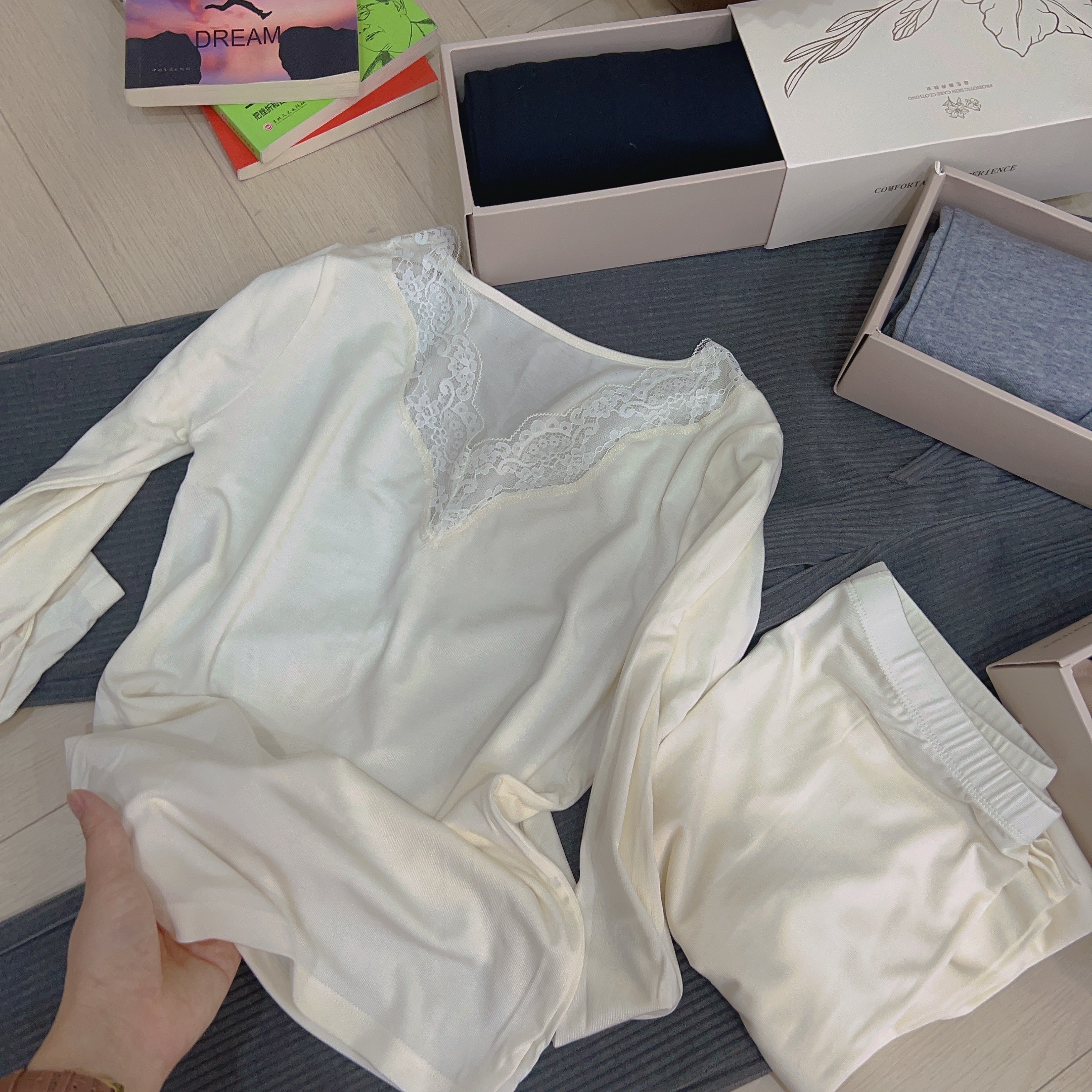 拼接蕾丝白色保暖内衣