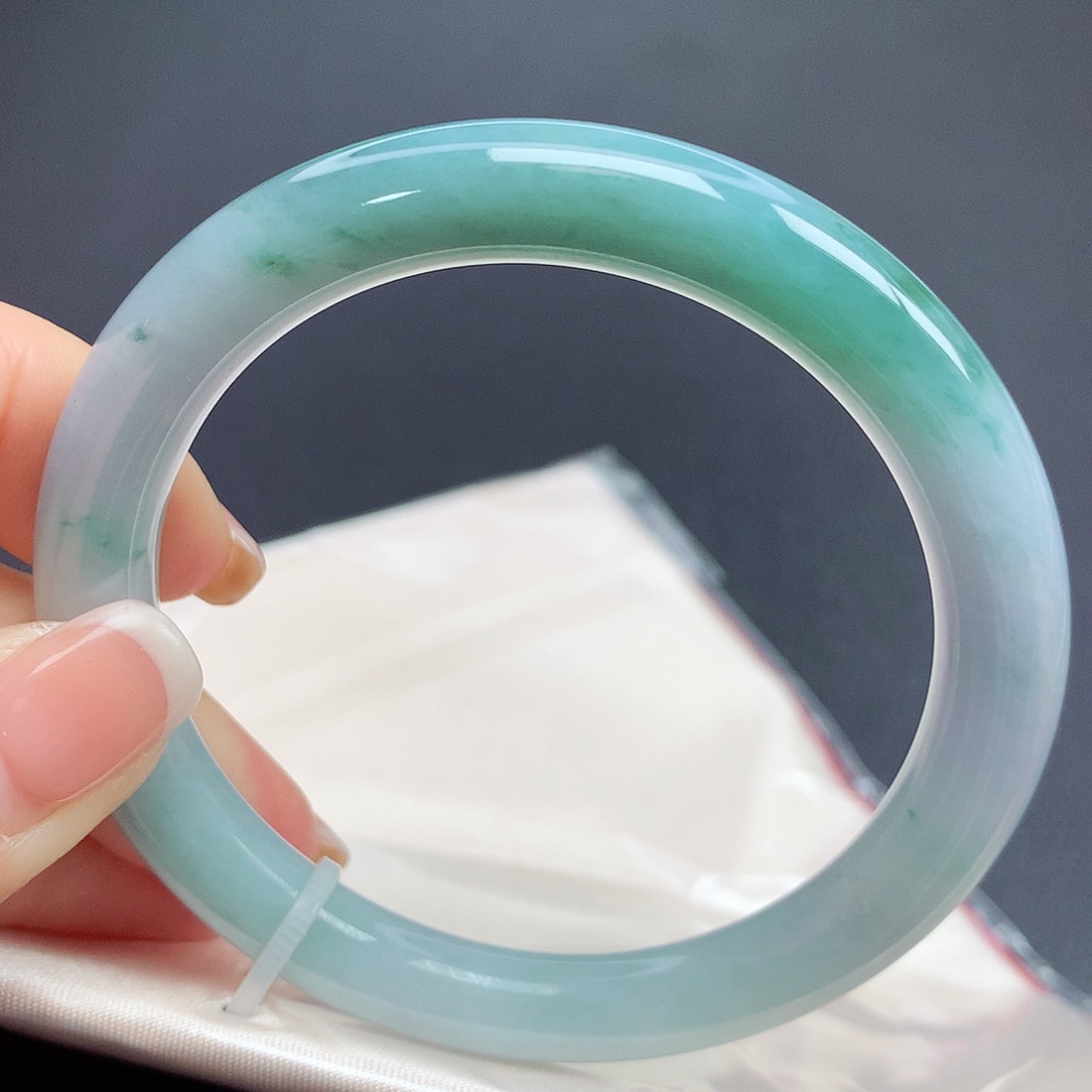 翡翠手镯（圆镯）未镶嵌05n n n n n n n n