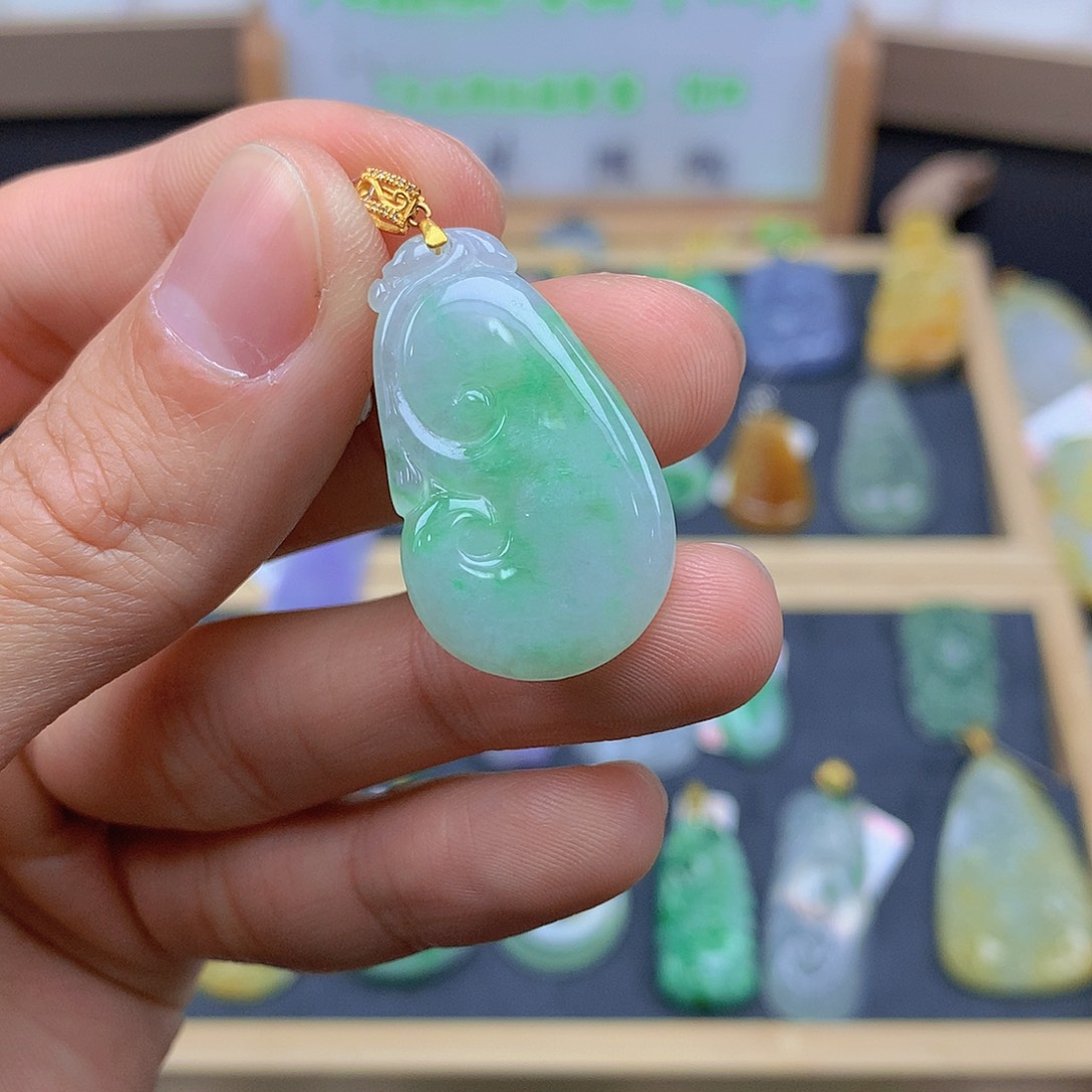 翡翠颈饰18K金镶嵌翡翠