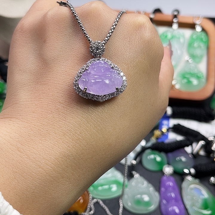 翡翠未镶嵌颈饰佛公