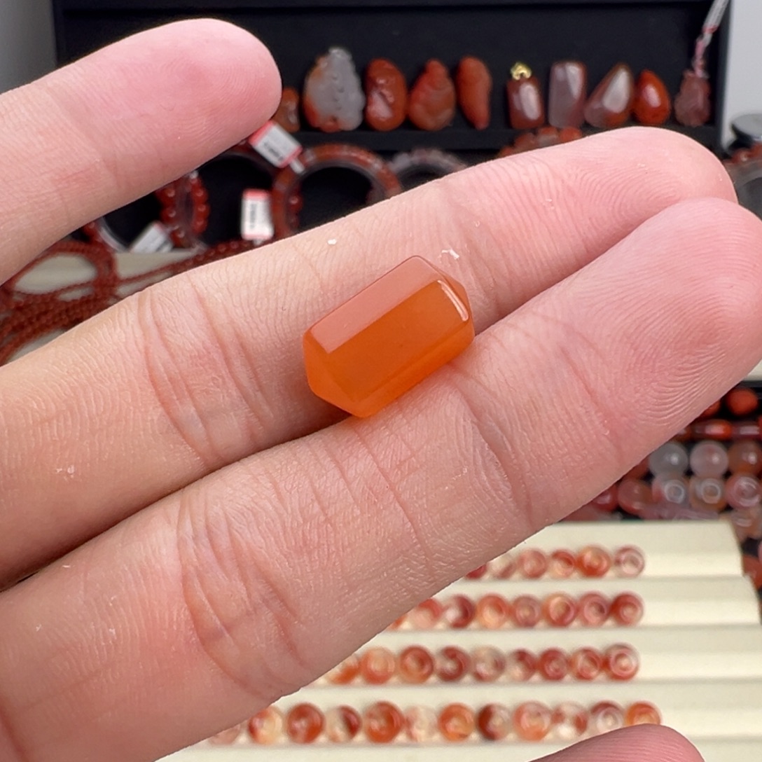 南红玛瑙未镶嵌颈饰六棱柱