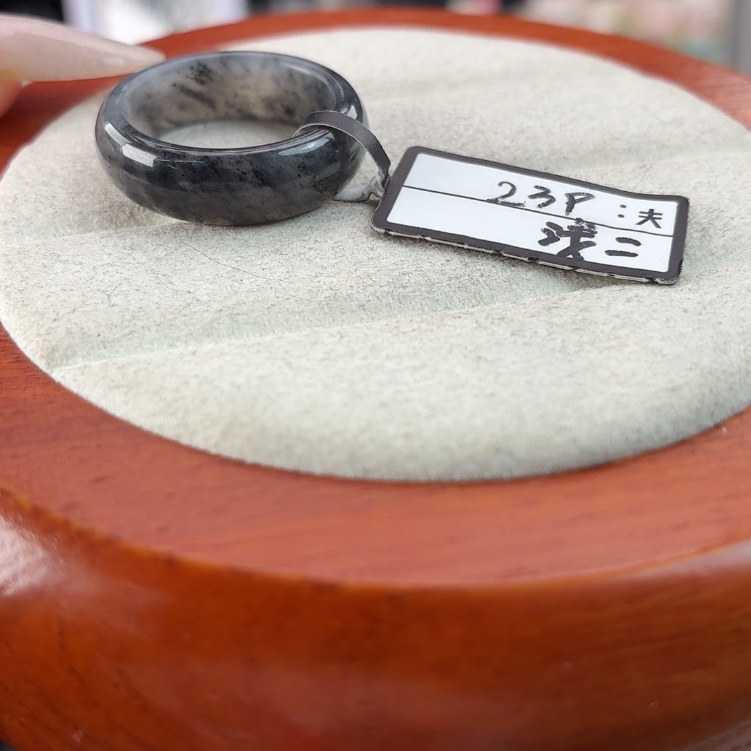 ●***豁和田玉未镶嵌戒指r11飘青花轮胎17.8