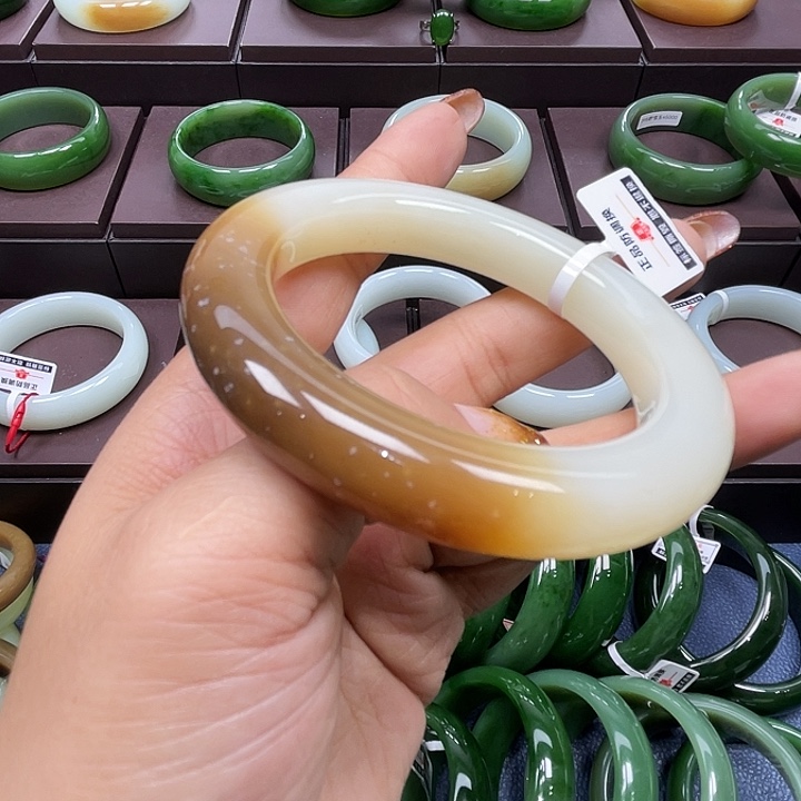 和田玉未镶嵌手镯