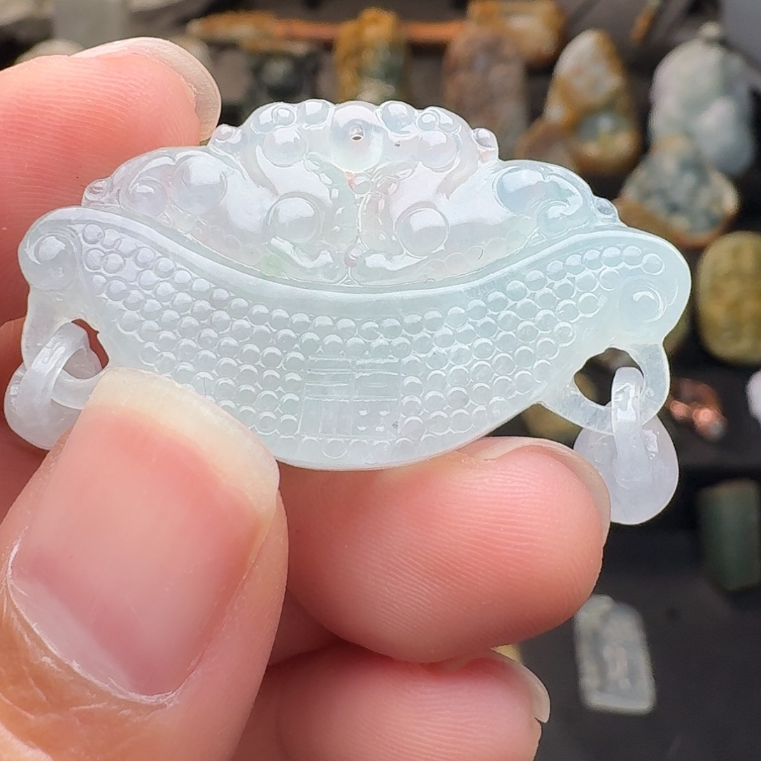 以***末翡翠未镶嵌颈饰翡翠