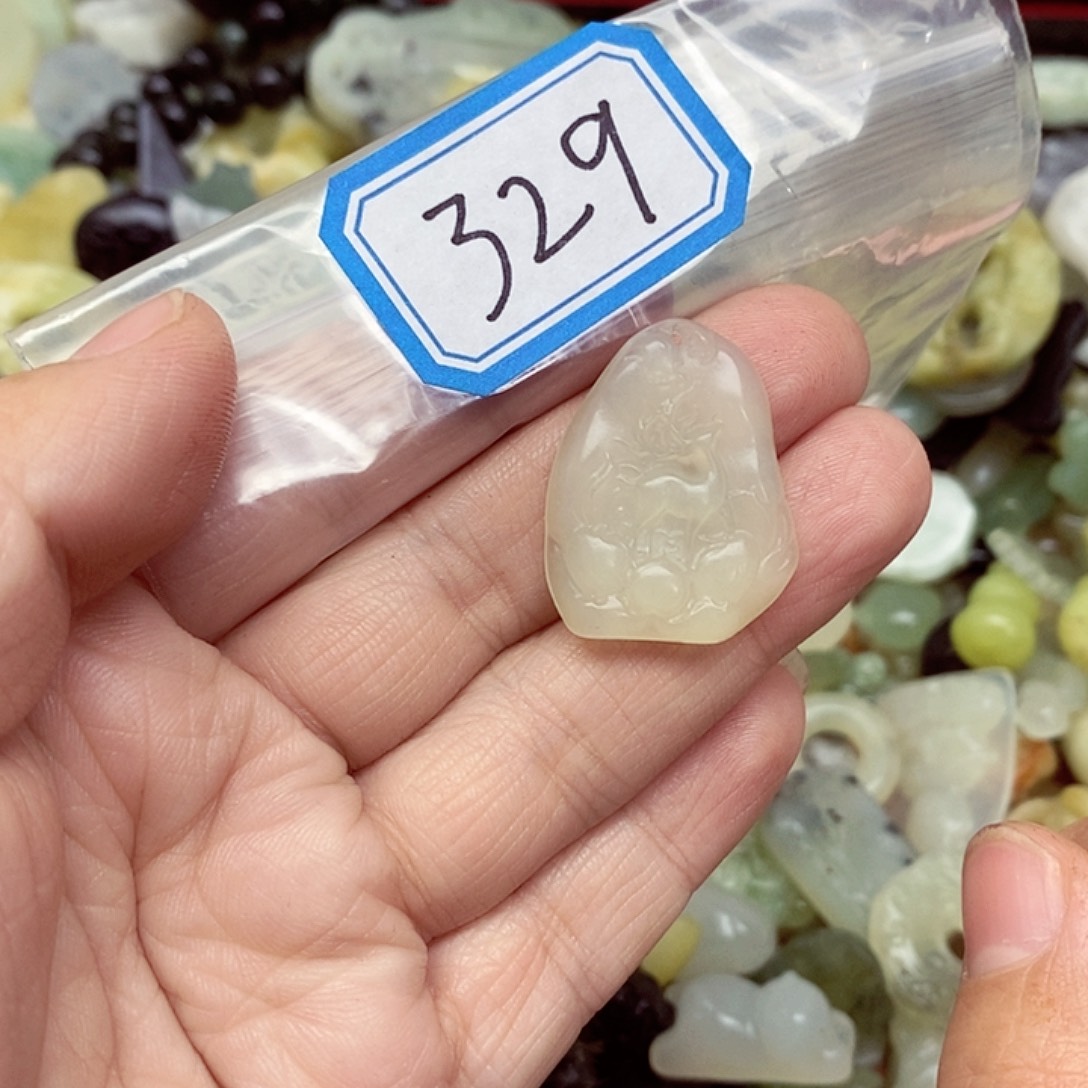 蛇纹石玉未镶嵌颈饰329