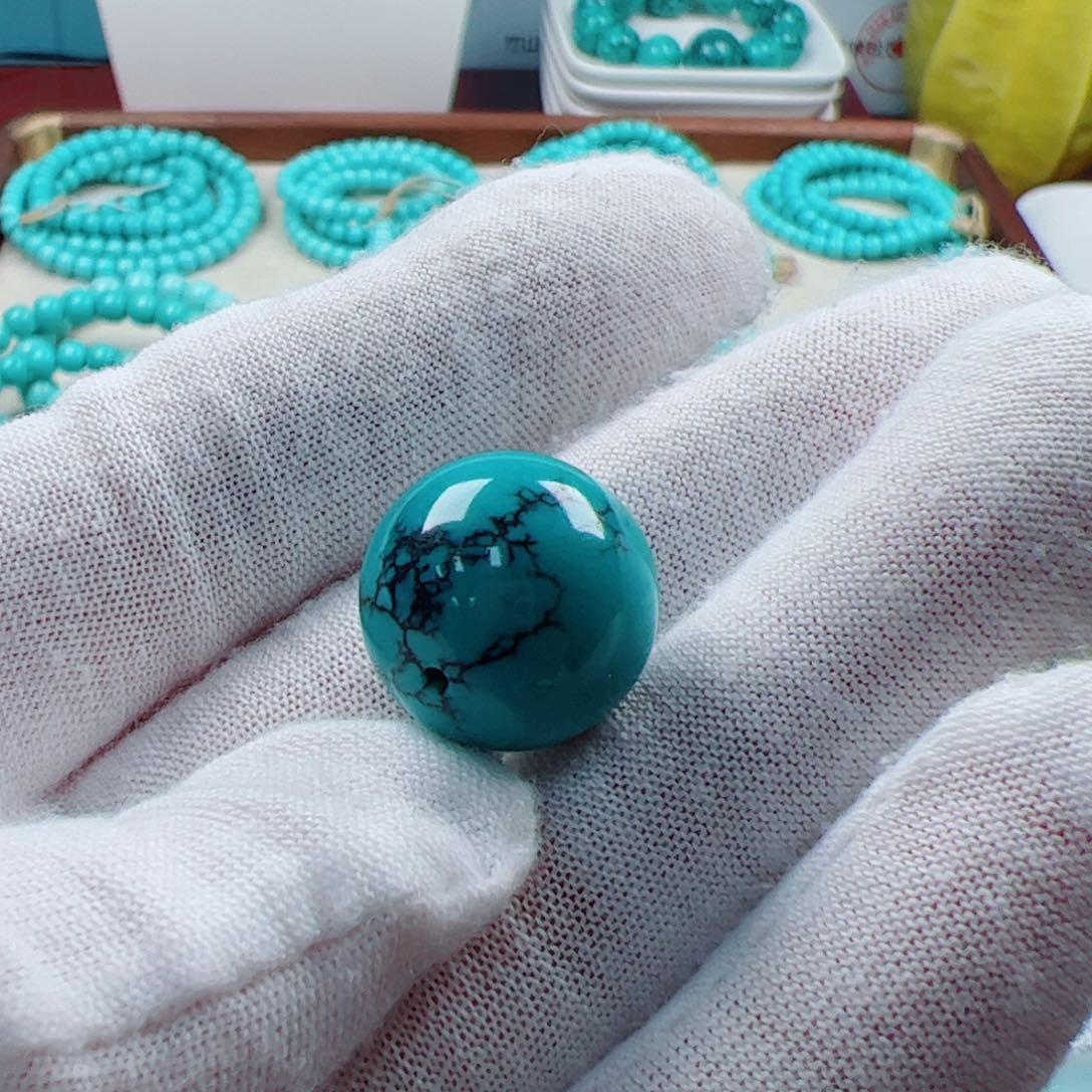 绿松石未镶嵌挂件1个