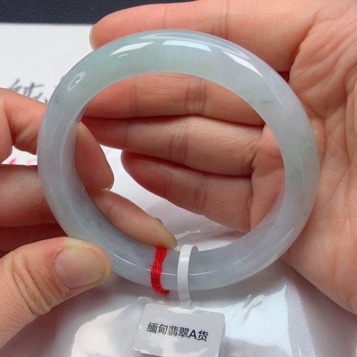 翡翠手镯未镶嵌60圈