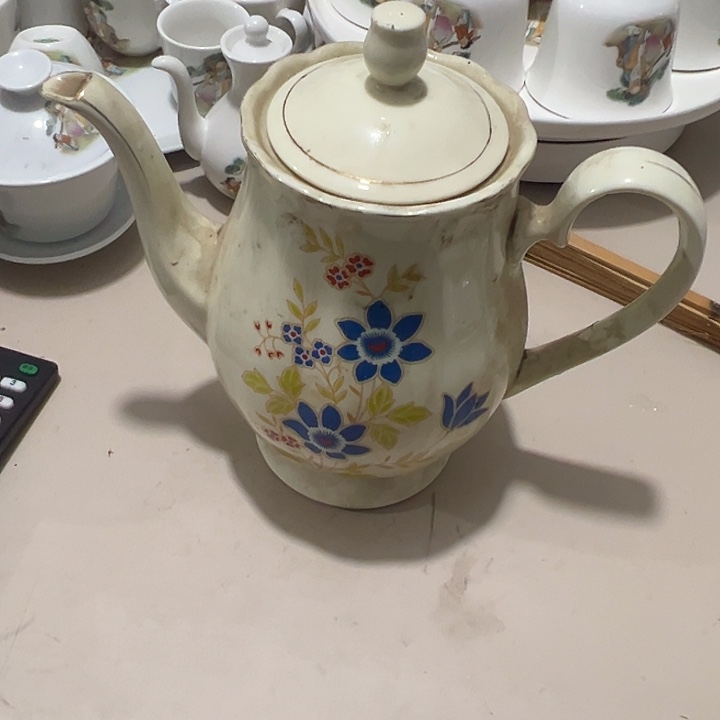 赵***伟瓷片陶瓷制品摆件