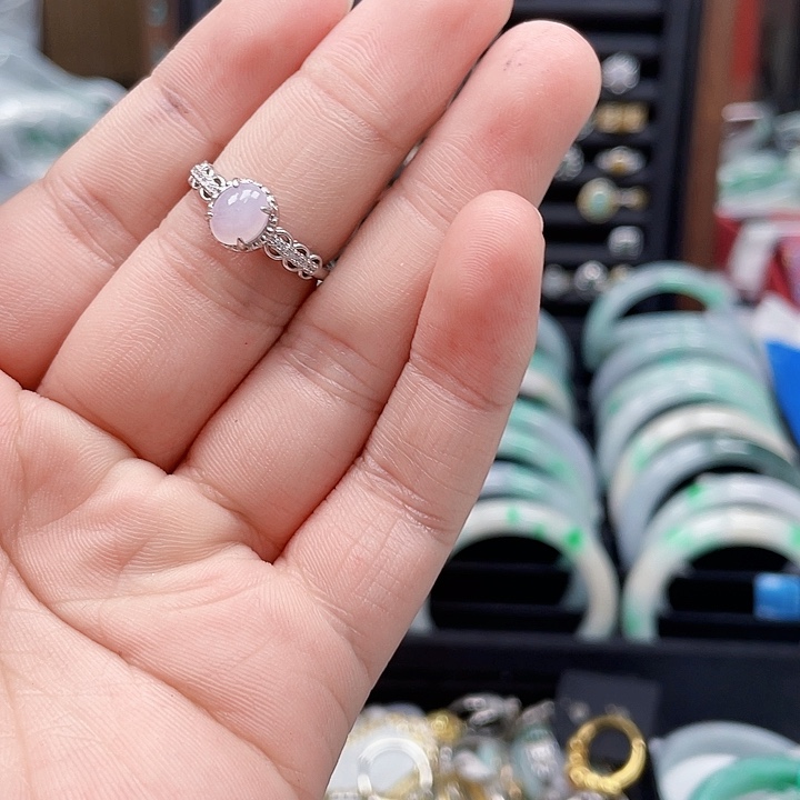 翡翠手镯未镶嵌翡翠