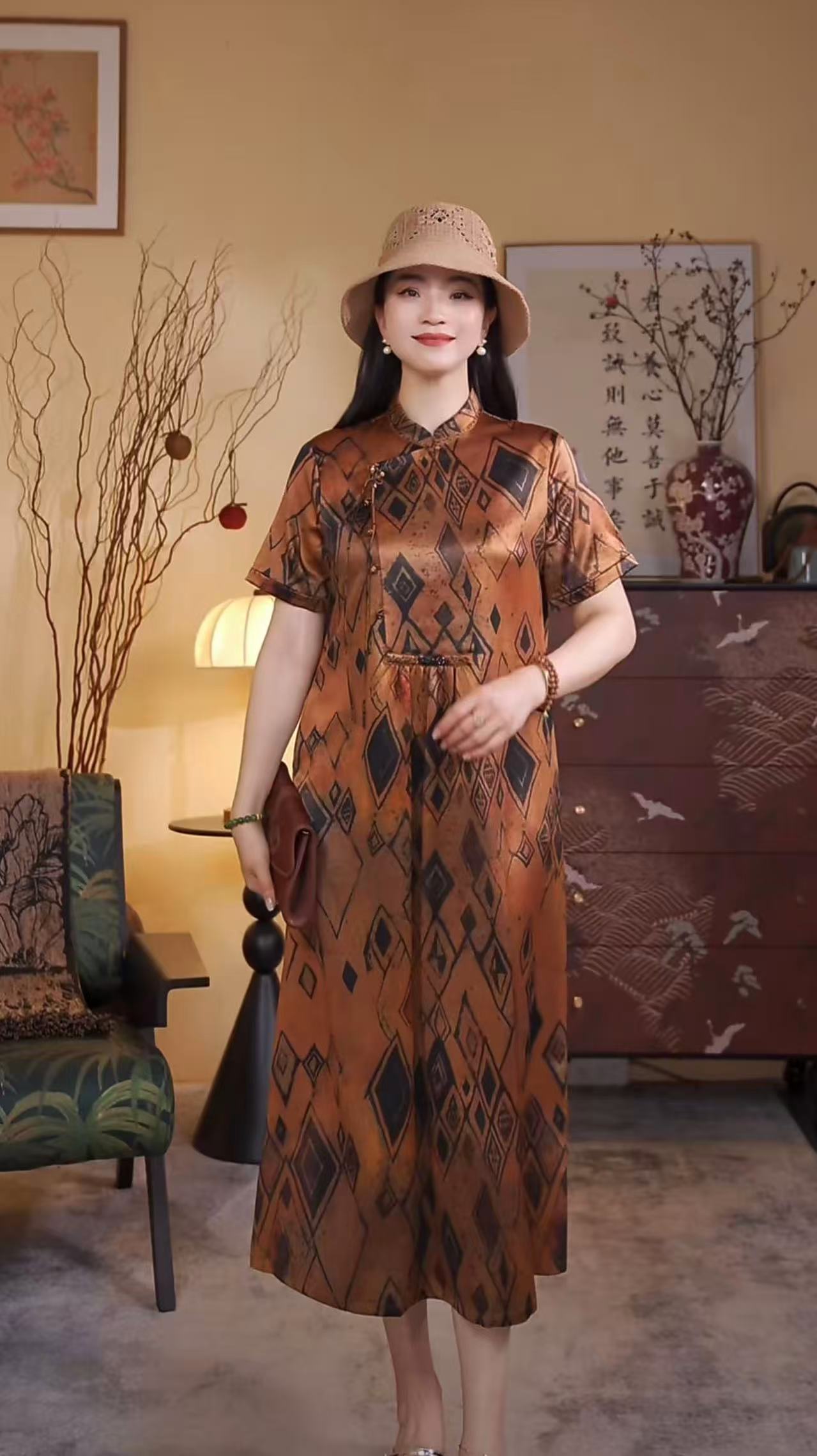 知羽.香云【金兰雅韵】香云纱手工钉珠桑蚕丝新中式连衣裙ZY16799