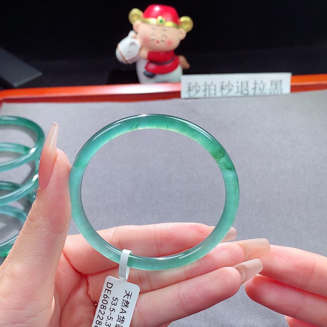 翡翠手镯未镶嵌天然