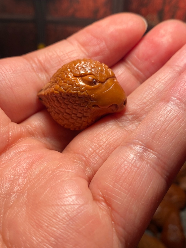 福利苏工核雕纯手工雕刻四花，大展宏图，个性单籽，大尺寸2。45