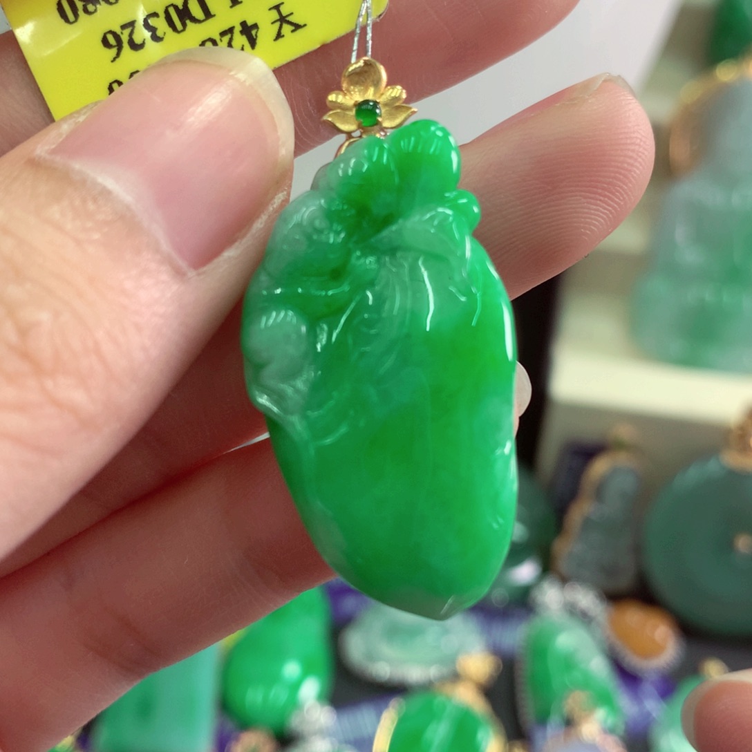 翡翠18K金镶嵌颈饰