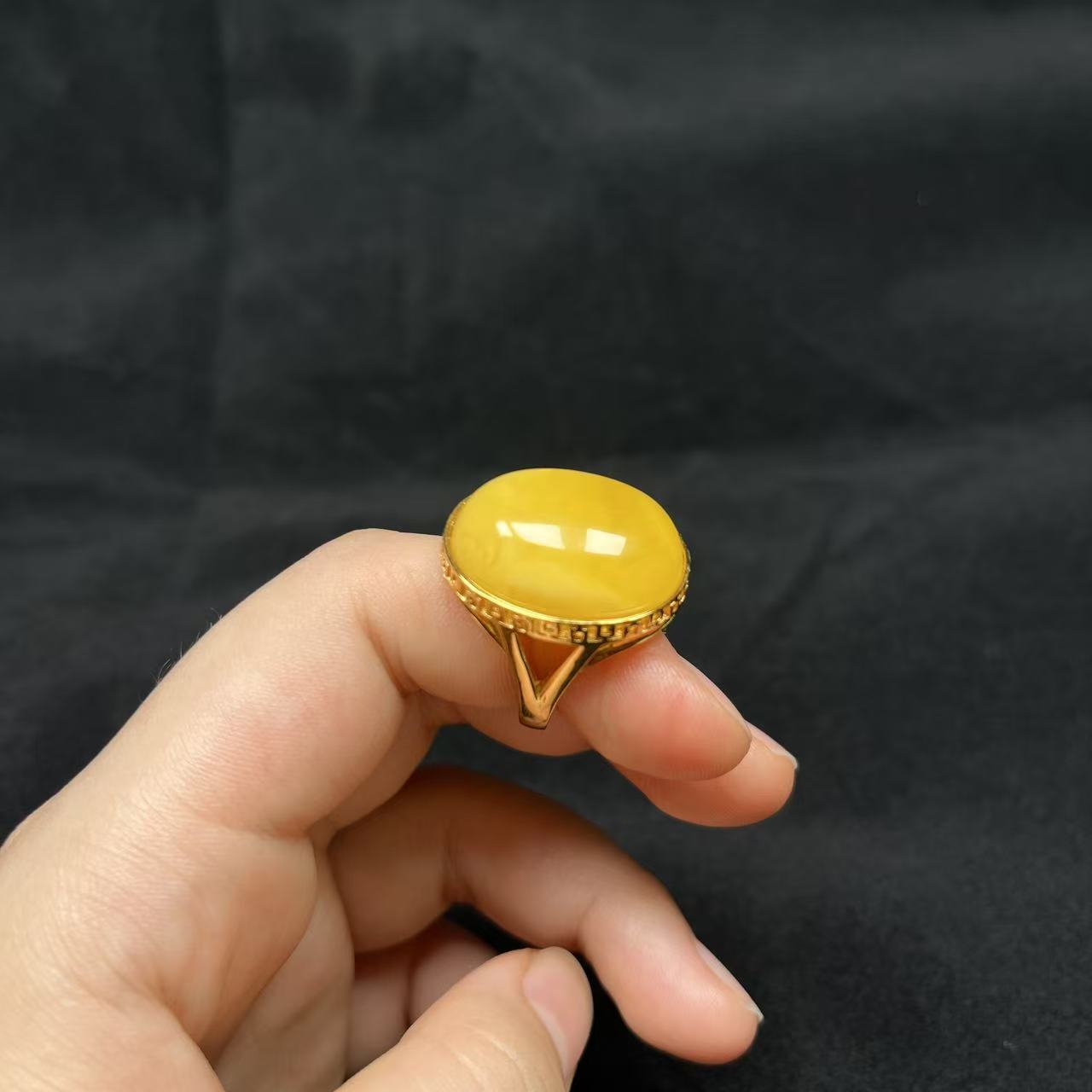 天然保真无优化无烤色s925 银镶嵌蜜蜡花边大蛋面戒指