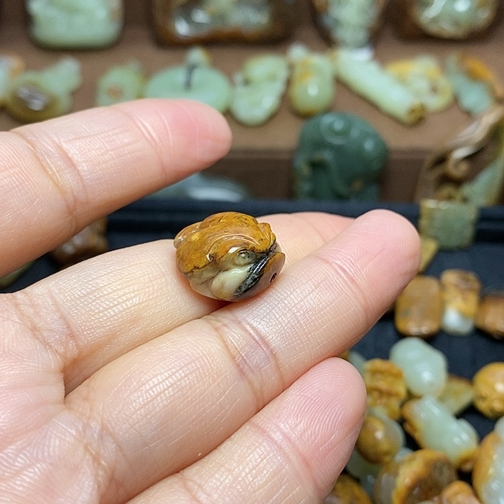 用***7岫岩河磨玉（透闪石质玉）未镶嵌颈饰