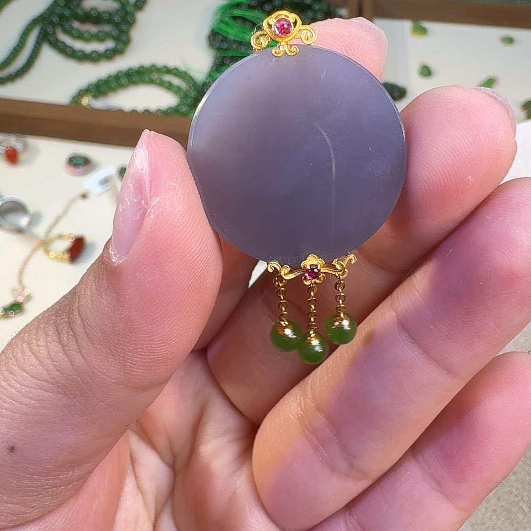 和田玉吊坠18K金镶嵌