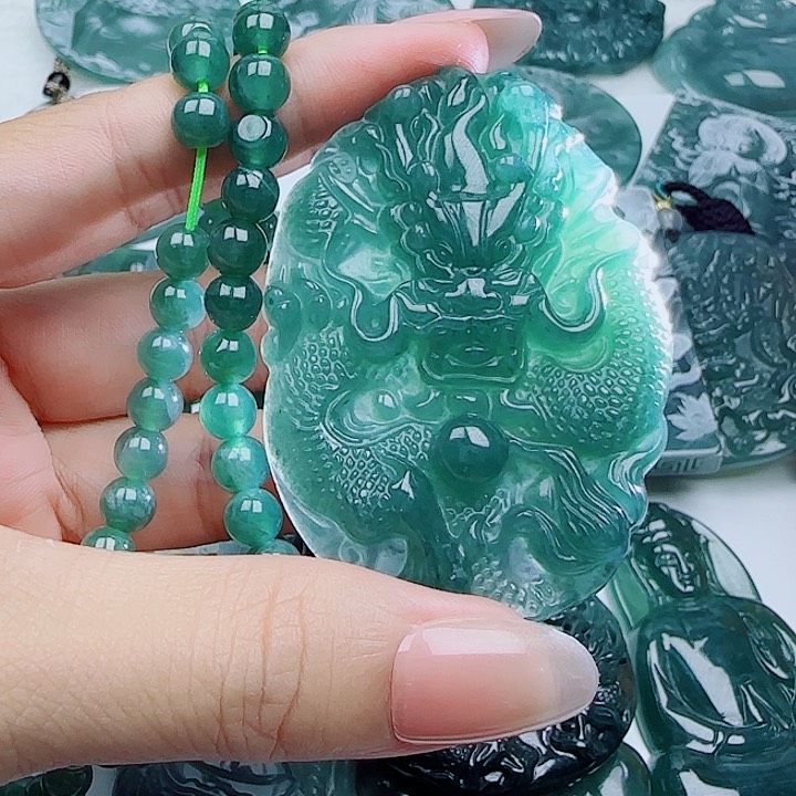 翡翠未镶嵌颈饰多样性发货天然的A货翡翠