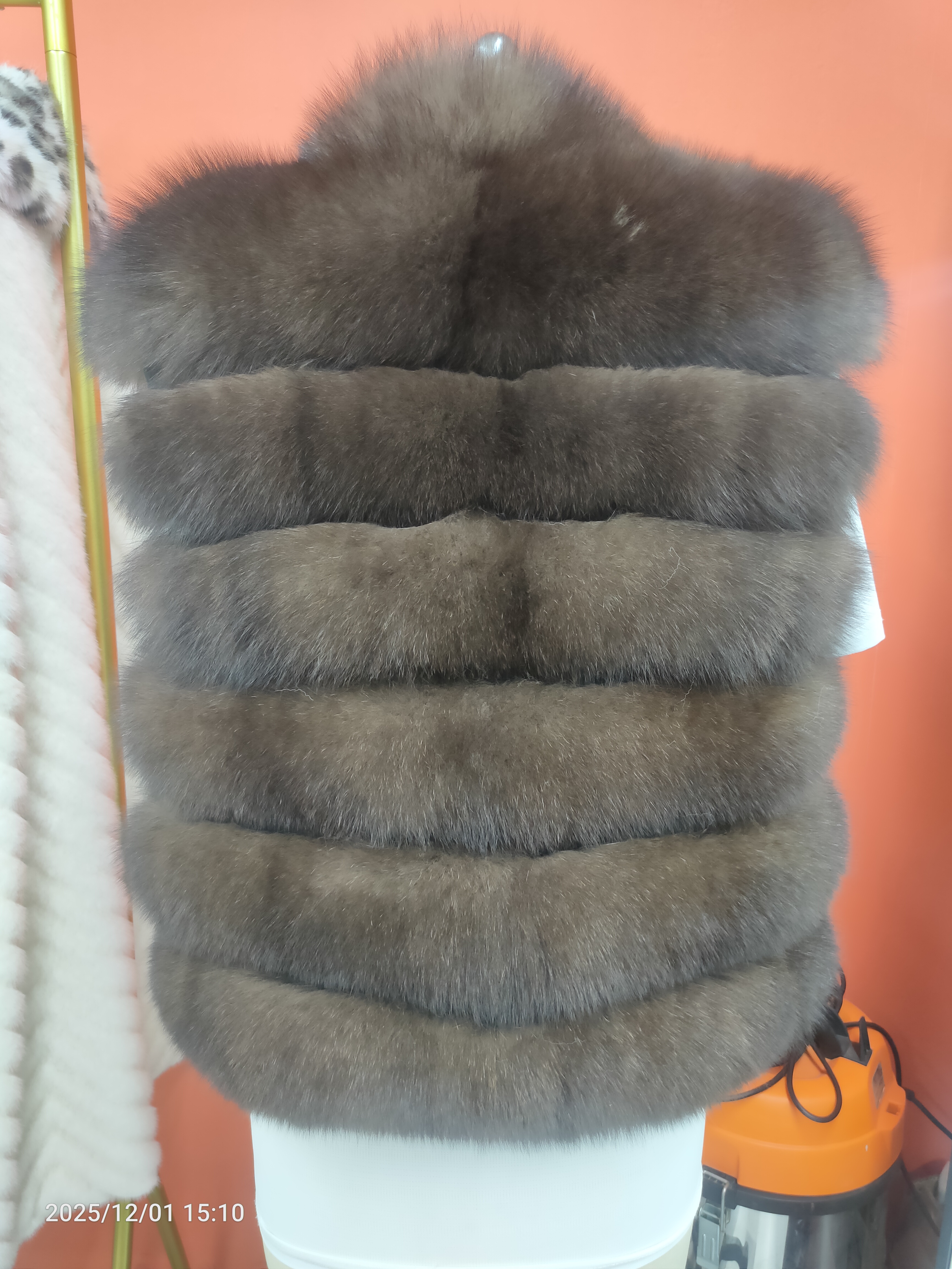 进口狐狸毛马甲小立领横排毛毛背心2026新冬款显瘦年轻款网红