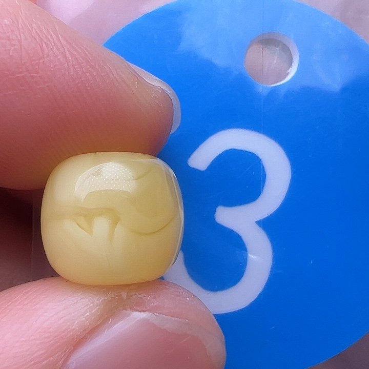 蜜蜡裸石未镶嵌10.5m m