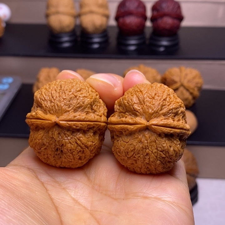 把件文玩核桃鱼子纹绣球58