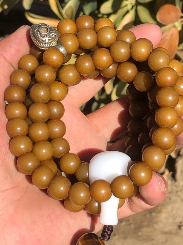 古色古香菩提根念珠