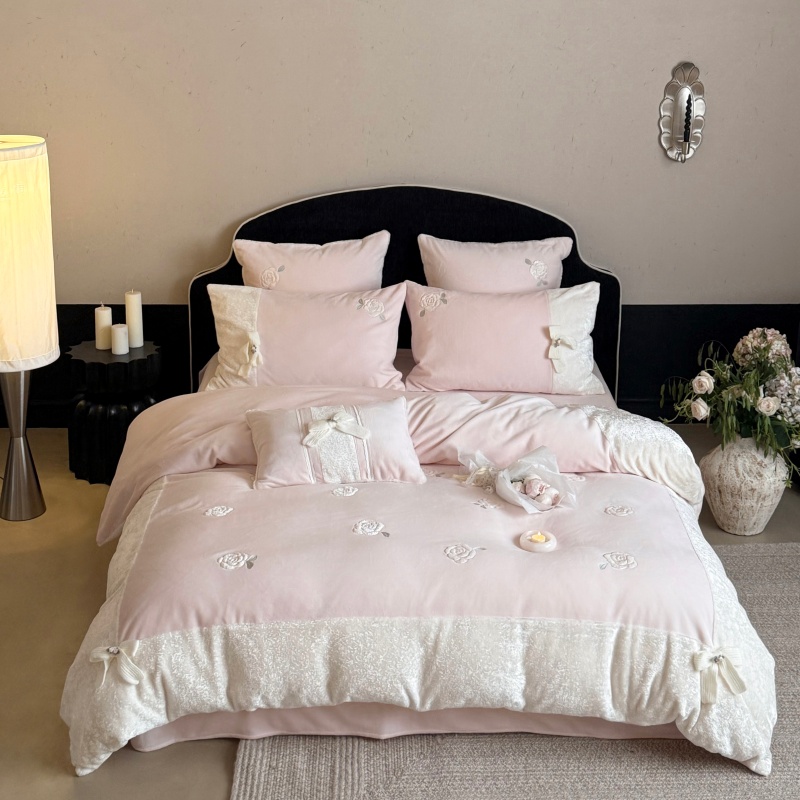 【晴美】少女心高克重牛奶绒贴布绣四件套-花漾倾心粉