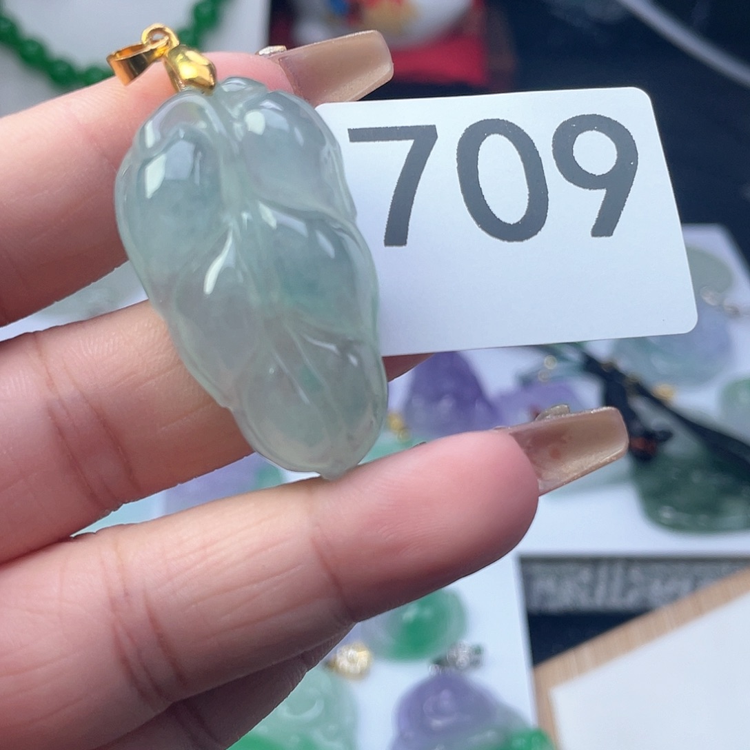 翡翠吊坠(赠链)未镶嵌