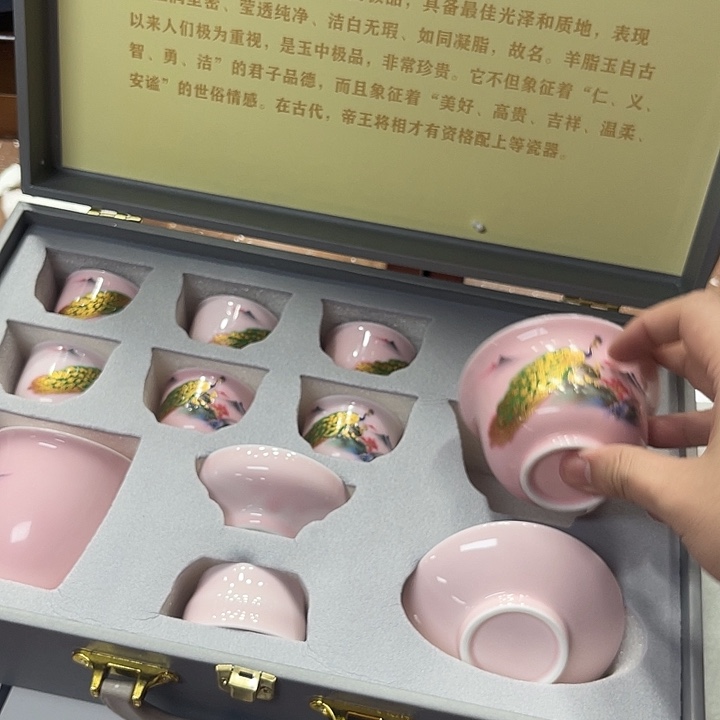 孤品茶具套装等。        