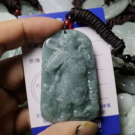 翡翠未镶嵌颈饰挂件