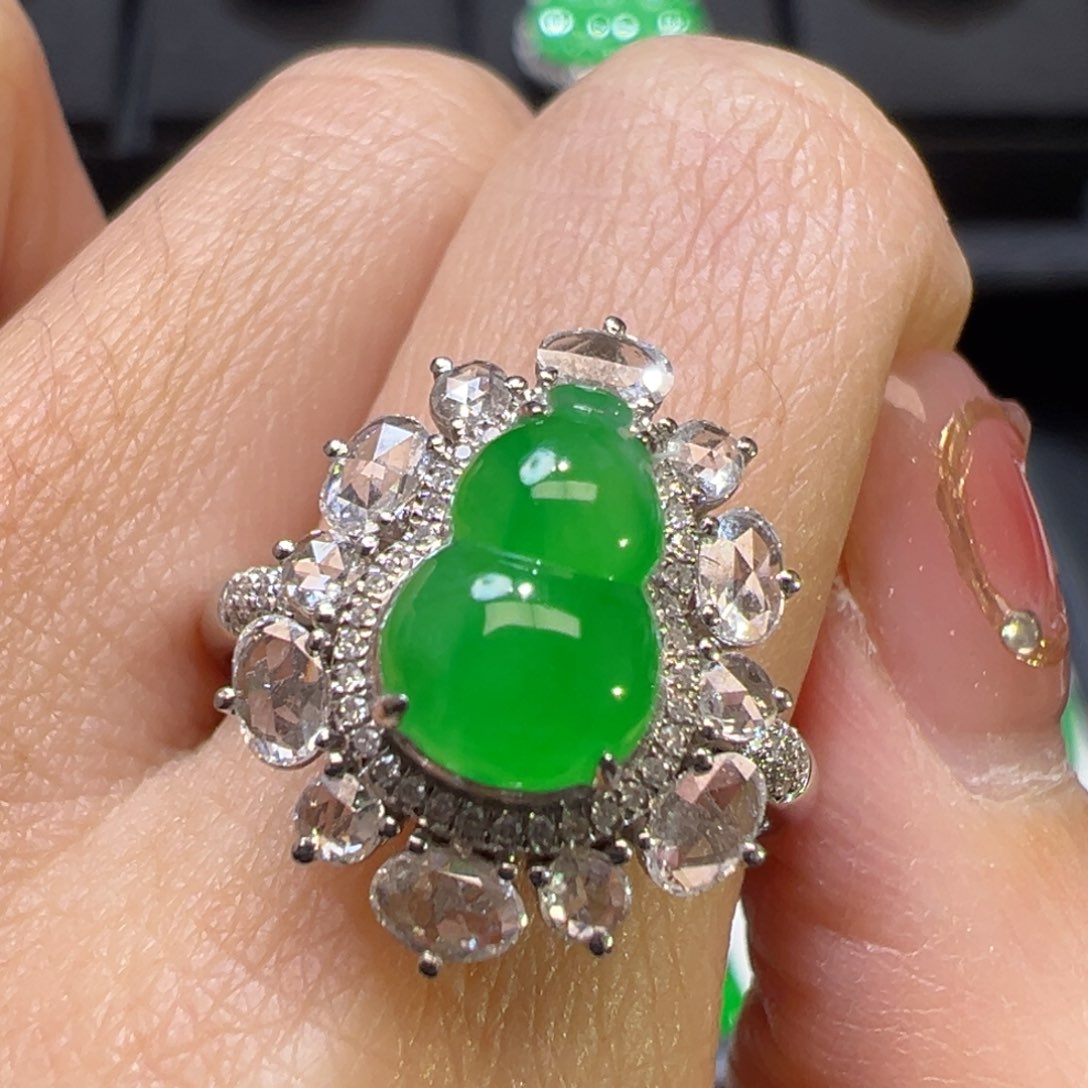 翡翠戒指18K金镶嵌翡翠