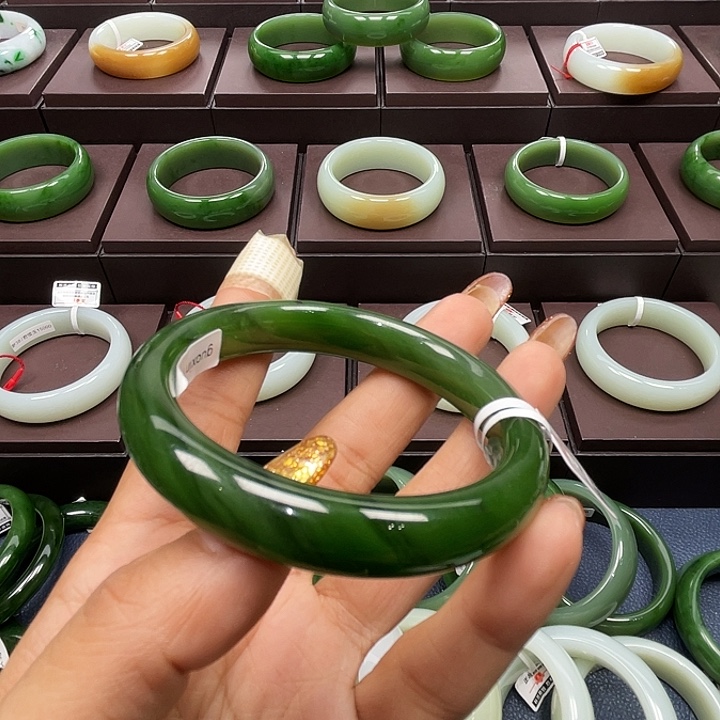 和田玉（碧玉）未镶嵌手镯