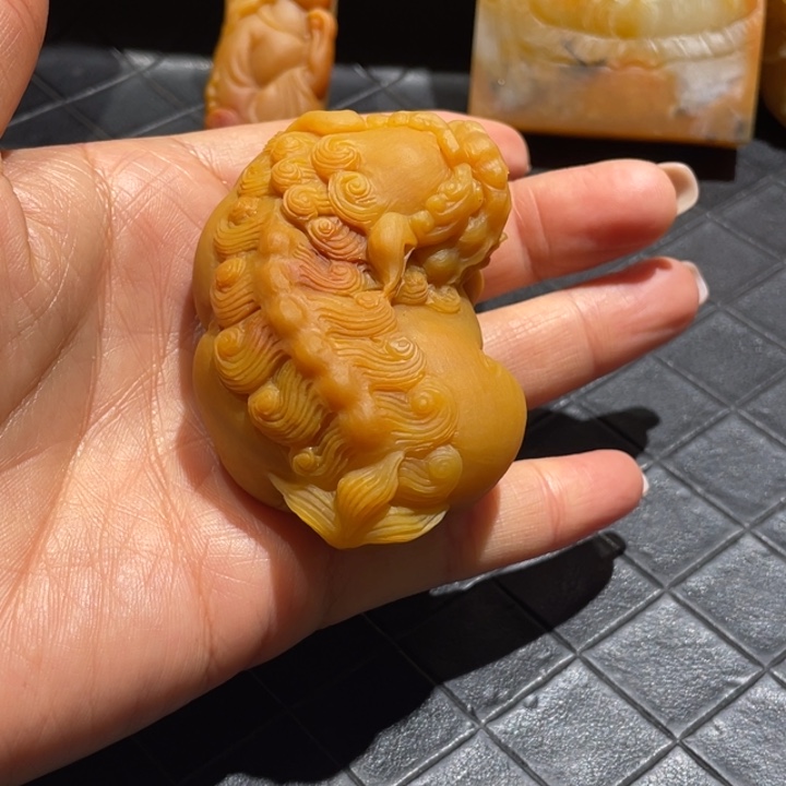 未镶嵌石英质玉（黄龙玉）手把